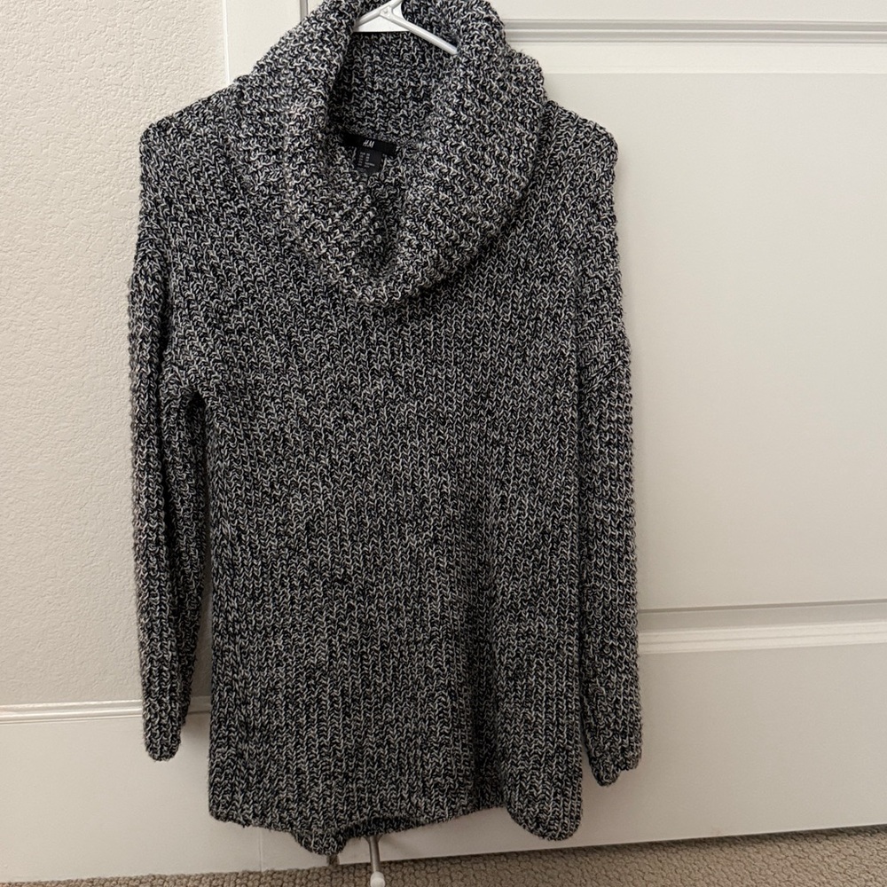H&M Black and White Knit Sweater